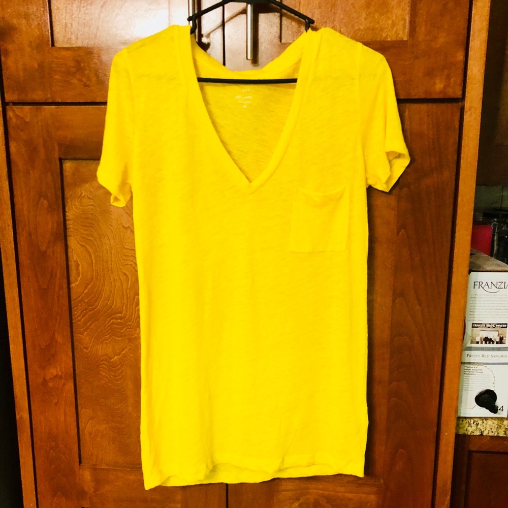 NWOT 100% linen J Crew V neck tee